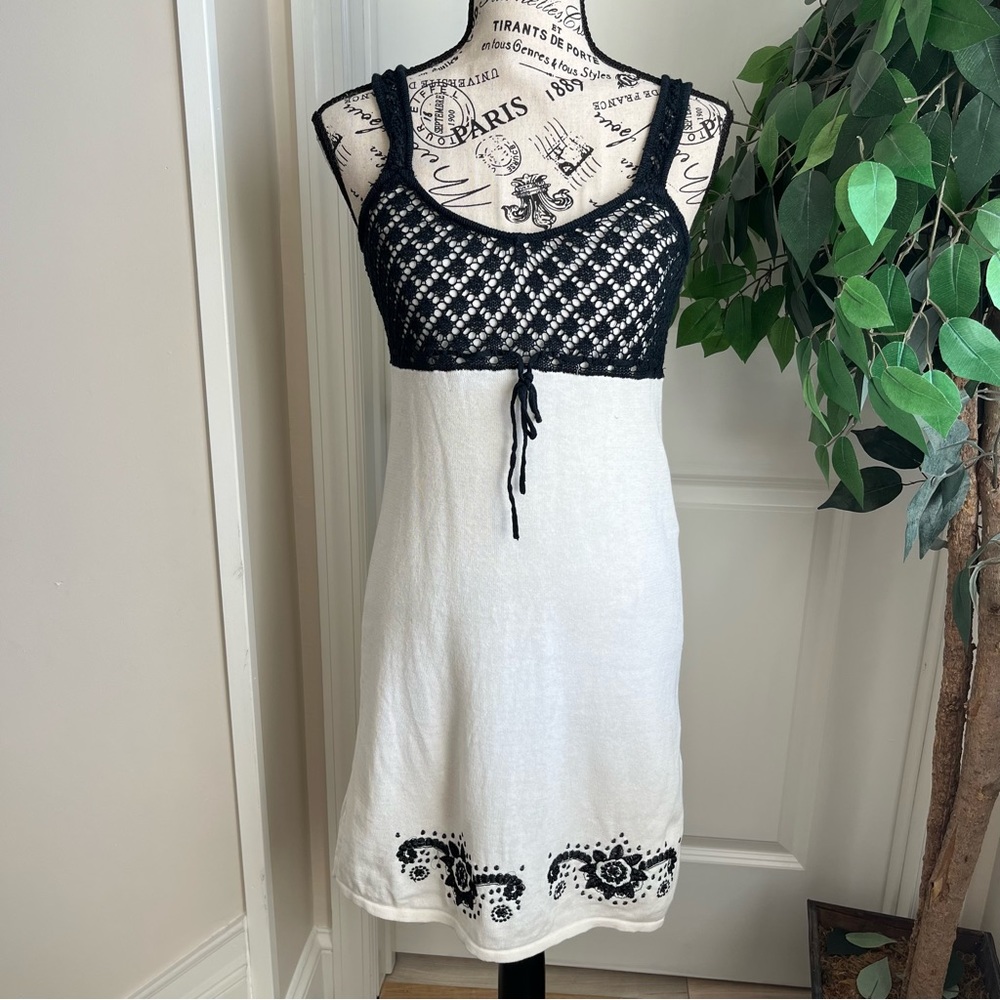 Glimmer by J.J. Basics Sleeveless Embroidered Hem Sweater Dress Cream Sz M